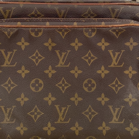 Louie Vuitton Satchel Bag Over The Shoulder - Picture 4 of 11